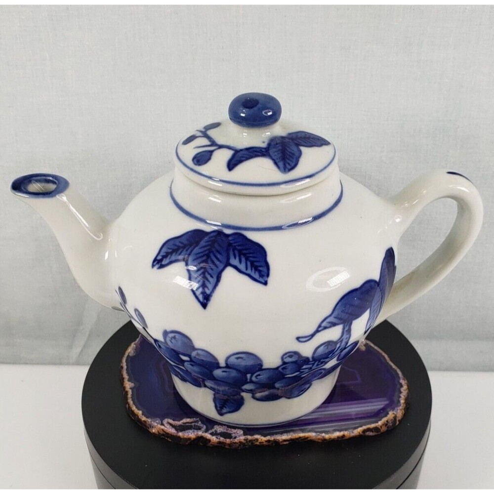 Vintage Nantucket Chienese Porcelain Teapot Blue White Blueberry Floral 5 Inch